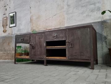 Vintage Werkbank Grijs | Industriele Kast Dressoir Staal beschikbaar voor biedingen