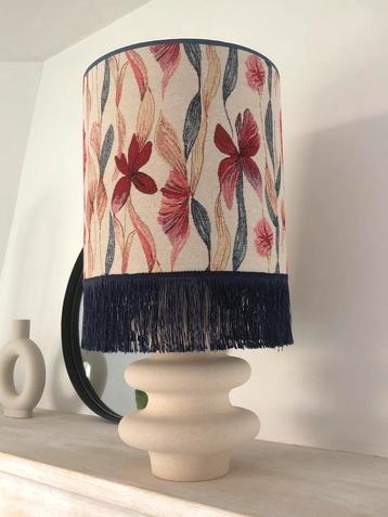 Lampenkap met franjes! beschikbaar voor biedingen