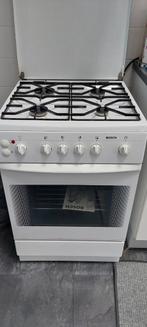 Bosch gasfornuis met oven, Witgoed en Apparatuur, Fornuizen, Ophalen, 4 kookzones, Zo goed als nieuw, Gas