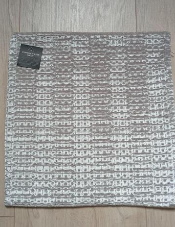 Nieuwe kussenhoes Nyah, zilverkleurig/lichtgrijs, 45 x 45 cm beschikbaar voor biedingen