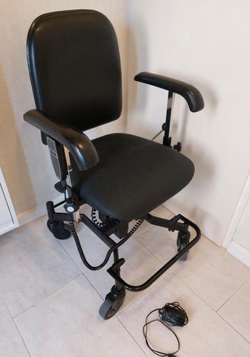 Mondo Trippelstoel Elektrisch - Zwart beschikbaar voor biedingen