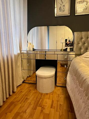Make up tafel beschikbaar voor biedingen