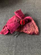 Mooie vilten broche, zie foto’s, 10 cm of meer, Overige materialen, Paars, Ophalen of Verzenden