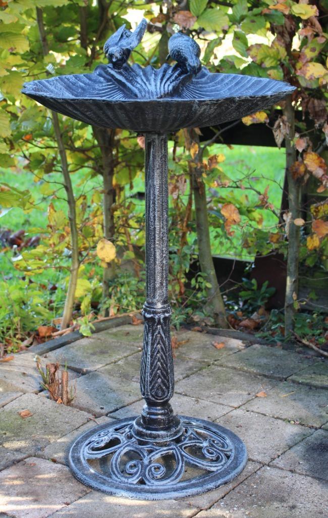 Vogelschaal, vogelbad op hoge voet, gietijzer, grijs-zwart, Tuin en Terras, Vogelhuisjes en Vogelbaden, Nieuw, Ophalen of Verzenden