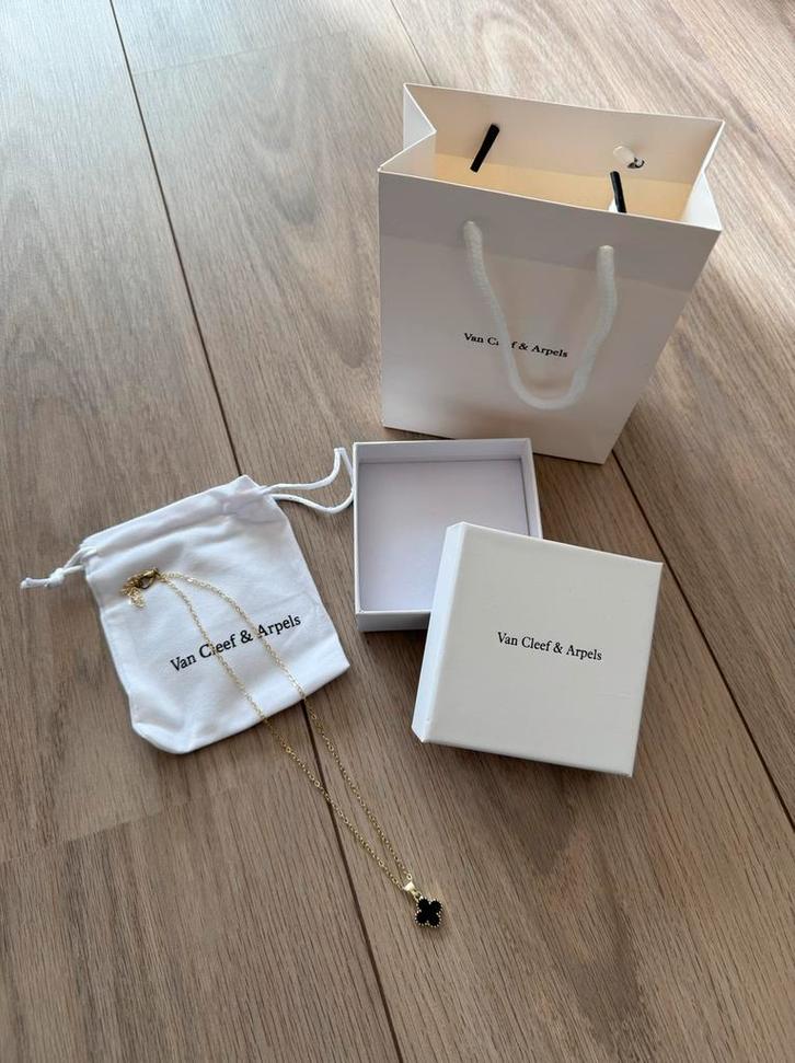 Van Cleef & Arpels Alhambra Ketting, Sieraden, Tassen en Uiterlijk, Kettingen, Zo goed als nieuw, Goud, Zwart, Met hanger, Ophalen of Verzenden