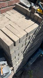 GRATIS klinkers grijs, Ophalen, Zo goed als nieuw, Beton, Klinkers