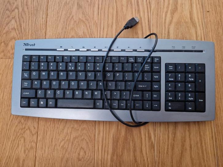 Toetsembord: Trust Keyboard slimline, Computers en Software, Toetsenborden, Zo goed als nieuw, Ophalen of Verzenden