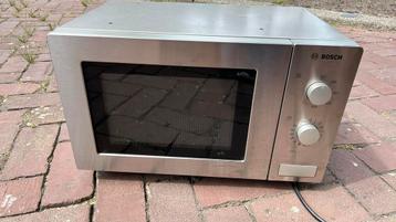 Bosh magnetron 800W, brandschoon/zo goed als nieuw beschikbaar voor biedingen