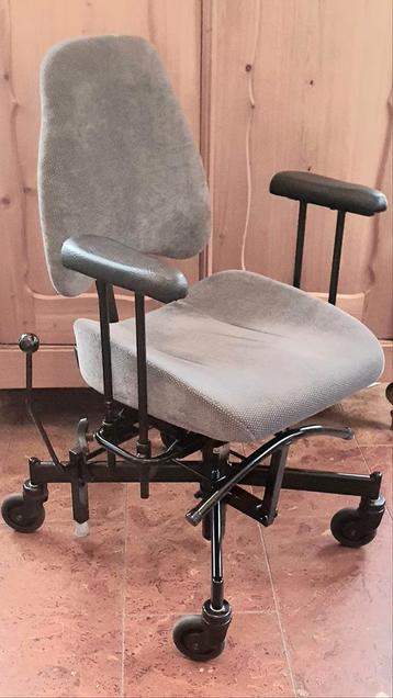2x trippelstoel mechanisch gasveer Doge / Mercado trippel beschikbaar voor biedingen