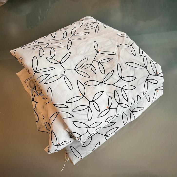 Vitrages (2) Ikea wit met bloem, Huis en Inrichting, Stoffering | Gordijnen en Lamellen, Zo goed als nieuw, Wit, Ophalen