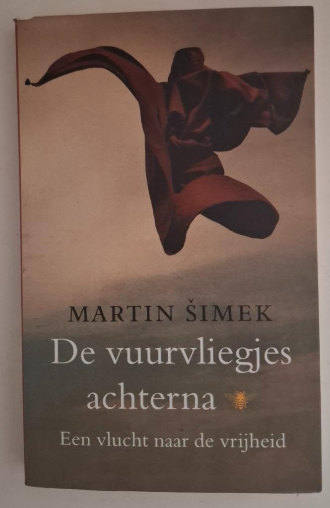 De vuurvliegjes achterna, Martin Simek, Boeken, Romans, Zo goed als nieuw, Nederland, Ophalen of Verzenden
