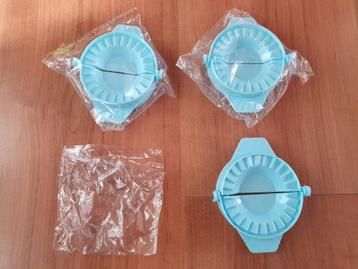 Nieuw blauw deegpers voor dumpling- ravioli- en knoedelmaker beschikbaar voor biedingen
