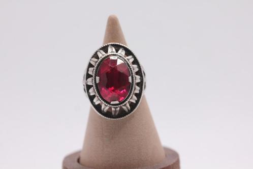 zilveren ring vintage USSR 1960, Sieraden, Tassen en Uiterlijk, Ringen, Zo goed als nieuw, Dame, 18 tot 19, Zilver, Zilver, Met edelsteen