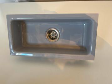 Grijs ceramisch fonteintje voor op de toilet. beschikbaar voor biedingen