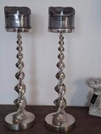 2 zware metalen kandelaars met ptmd kaarsen Nieuw., Ophalen, Zo goed als nieuw, Metaal, 25 tot 50 cm