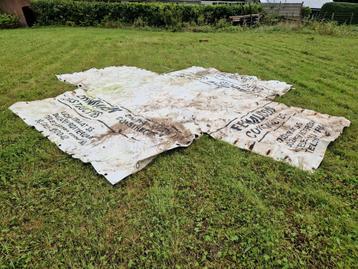 Robuust afdekzeil beschikbaar voor biedingen
