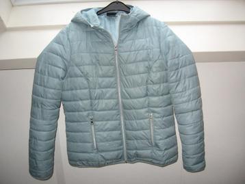 Leuke blauwe dames jas maat L. €10.00 Met vaste muts beschikbaar voor biedingen