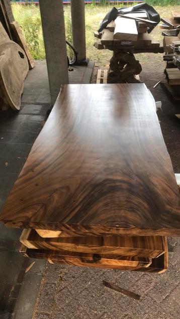 Suar boomstamtafel sale  beschikbaar voor biedingen