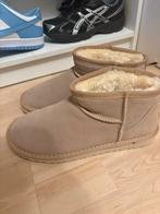 Uggs Mini Laarzen Maat 1.1, Kleding | Dames, Schoenen, Ophalen of Verzenden, Gedragen, Beige, Lage of Enkellaarzen