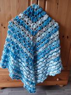 Gehaakte blauw/witte omslagdoek, nieuw, Kleding | Dames, Mutsen, Sjaals en Handschoenen, Maat 46/48 (XL) of groter, Nieuw, Ophalen of Verzenden