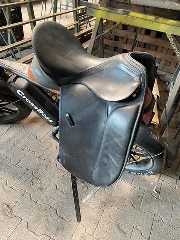 Pony zadel zo goed als nieuw beschikbaar voor biedingen