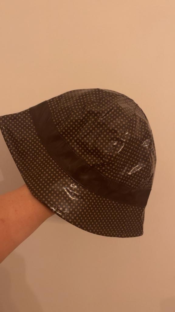 Retro bruine regenhoed / bucket hat met stipjes, Kleding | Dames, Hoeden en Petten, Verzenden, Zo goed als nieuw