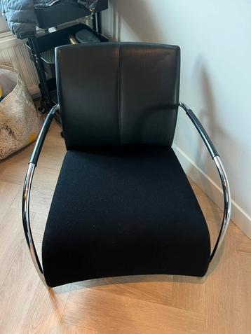 2 prachtige design fauteuils beschikbaar voor biedingen