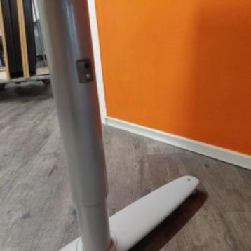 Kinnarps  bureau met slinger en kabelgoot 180x90xH62-82,24st - afbeelding 6