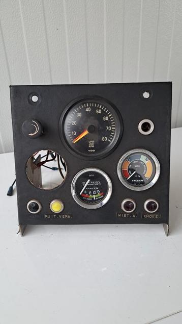 Dashboard Paneel Oldtimer - Meters & Schakelaars beschikbaar voor biedingen