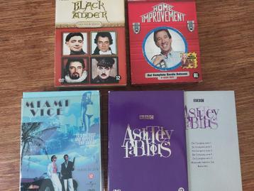 4 dvd boxen van bekende  TV series in 1 koop beschikbaar voor biedingen