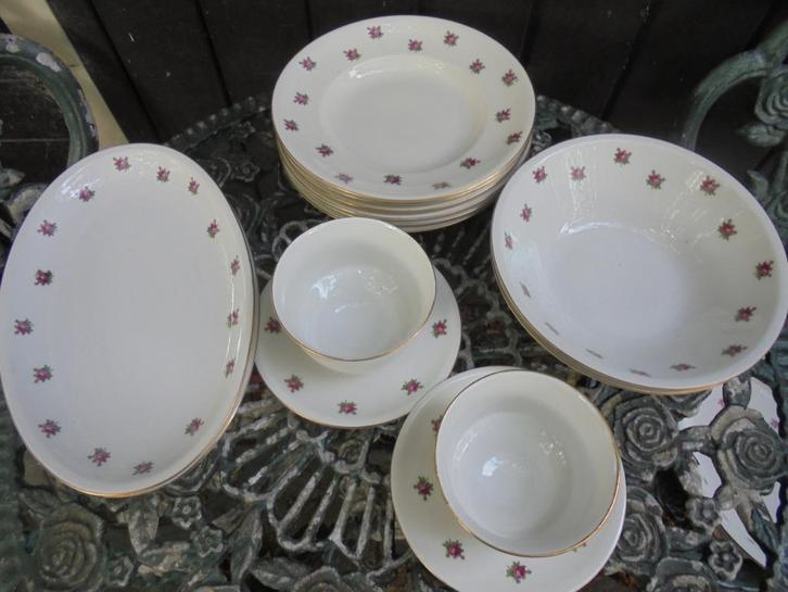 Dinerserviesdelen Kahla met roze roosjes, Antiek en Kunst, Antiek | Servies los, Ophalen of Verzenden