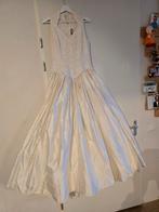 Mooie zijden  Bruidsjurk., Ophalen