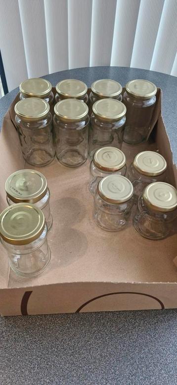 13 glazen potten met goudkleurig deksel  beschikbaar voor biedingen