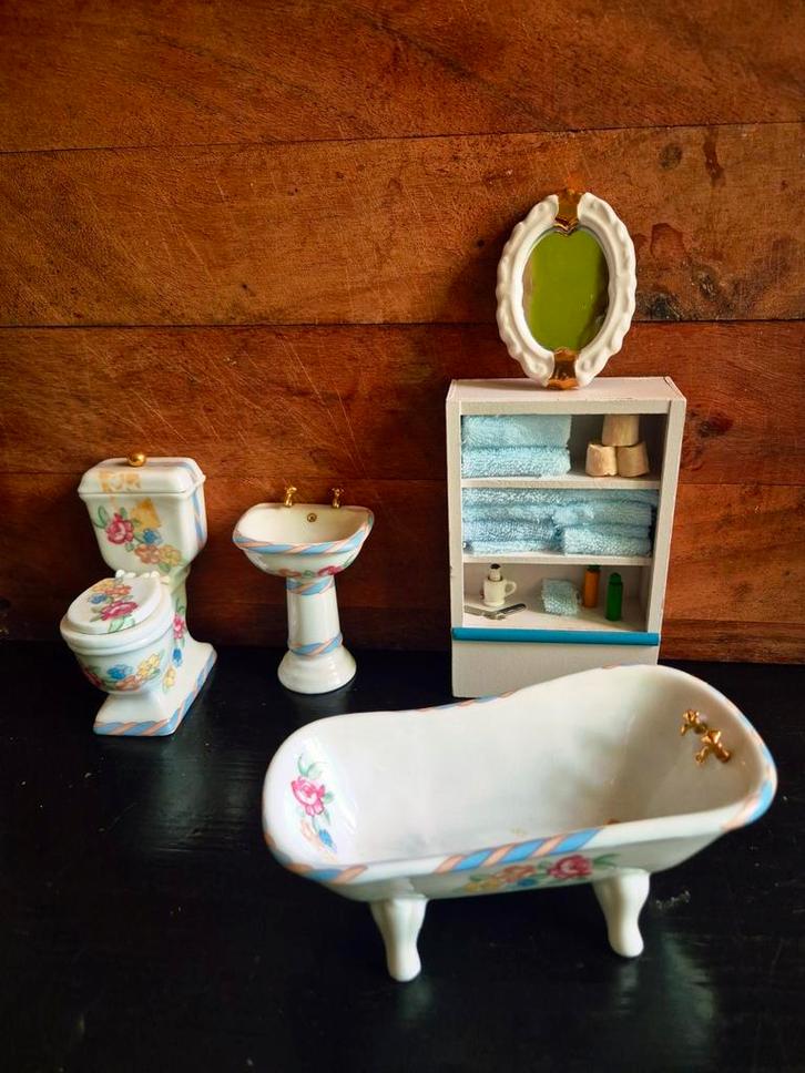 Vintage Poppenhuis miniaturen Sanitair Set en inboedel, Verzamelen, Poppenhuizen en Toebehoren, Zo goed als nieuw, Decoratie, Ophalen of Verzenden