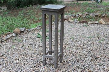 Brocante - Hoog tafeltje van licht hout! beschikbaar voor biedingen