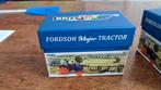 Britains Fordson Major Tractor - Nieuw in Doos, Hobby en Vrije tijd, Overige merken, 1:32 tot 1:50, Overige typen, Nieuw