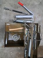 Vetspuit set ex leger div hulp verlengstukken, Verzamelen, Ophalen of Verzenden, Landmacht, Nederland, Embleem of Badge