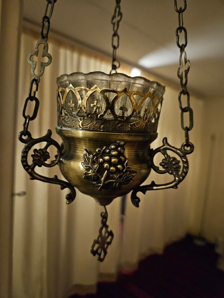 Antieke kandelaar met druivenmotief, Ophalen