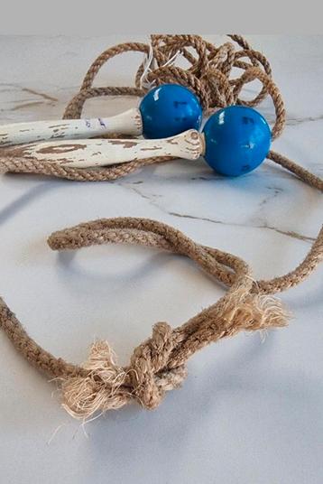 1015 Retro houten spring touw met knoop leuk voor decoratie  beschikbaar voor biedingen