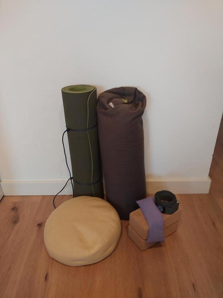 Yoga set: mat, bolster, kussen, blokken, riem en oogmasker, Sport en Fitness, Yoga en Pilates, Gebruikt, Yogamat, Ophalen