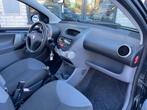 Peugeot 107 1.0-12V Zwart Airco Nieuwe apk (bj 2008), Auto's, Peugeot, Voorwielaandrijving, Elektrische ramen, Gebruikt, 4 stoelen