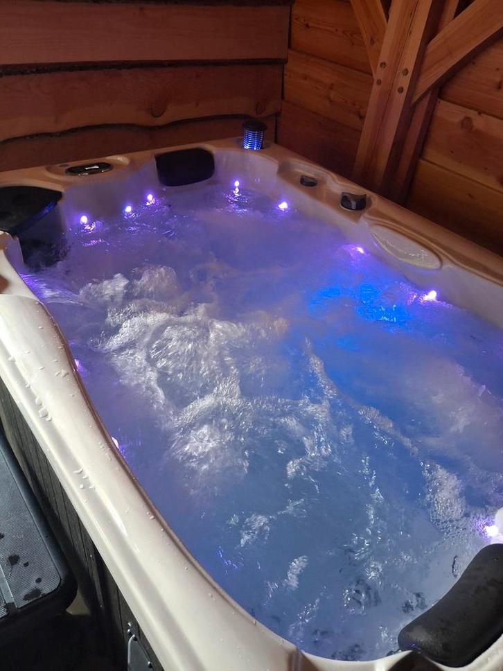 Jacuzzi San Marino 2 - Weinig Gebruikt, Tuin en Terras, Bubbelbaden en Hottubs, Zo goed als nieuw, Vast, Ophalen