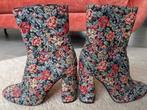 Uterqüe boots met geborduurde bloemen, Kleding | Dames, Zwart, Lage of Enkellaarzen, Ophalen of Verzenden, Zo goed als nieuw