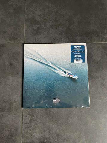 Larry June & 2 Chainz – Life Is Beautiful Blue Ghost Sealed beschikbaar voor biedingen
