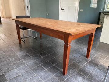 Houten eettafel  beschikbaar voor biedingen