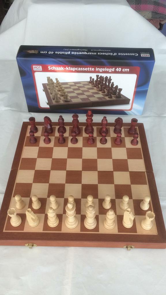 Schaakspel  40 cm.Houten Bord Stukken in cassete, Hobby en Vrije tijd, Gezelschapsspellen | Bordspellen, Nieuw, Ophalen of Verzenden