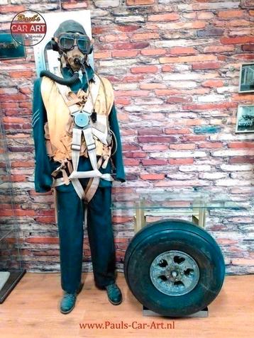 WW2 RAF Supermarine Spitfire Main Wheel side table beschikbaar voor biedingen