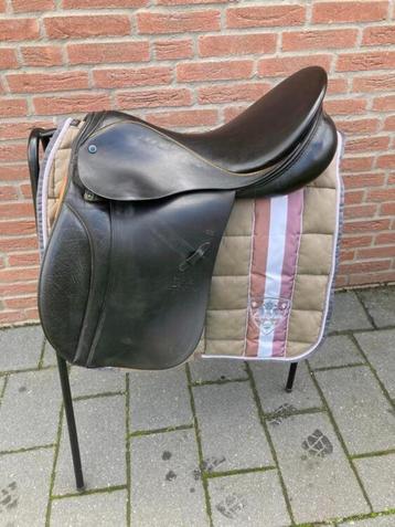 Stubben veelzijdigheidszadel 18 inch beschikbaar voor biedingen