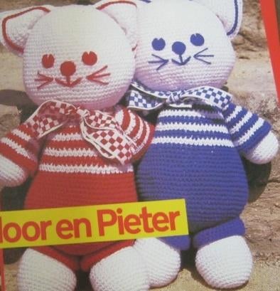 Haakpatroon  Poesjes   32 cm  nr 4008, Verzenden, Nieuw, Haken, Overige typen