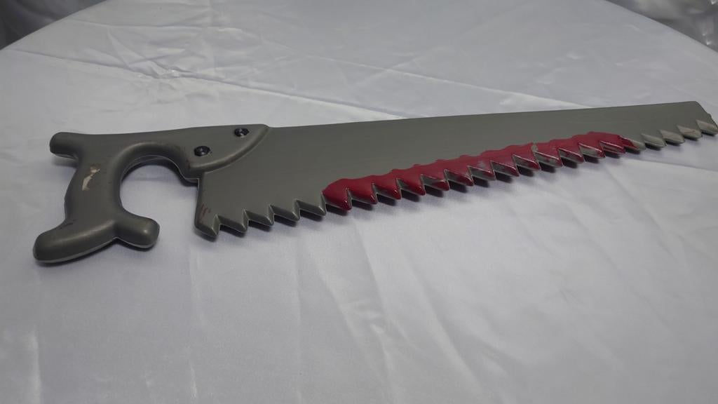 Bloederige Speelgoed Zaag - Halloween Accessoire, Ophalen of Verzenden, Gebruikt, Fopartikel, Halloween of Griezel